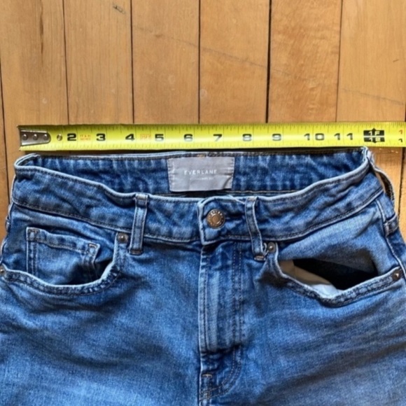 Everlane Curvy Cheeky Cropped Jeans - Picture 5 of 10